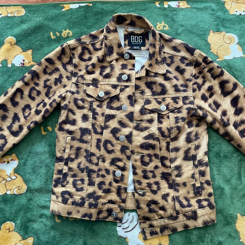 Leopard bomber jacket